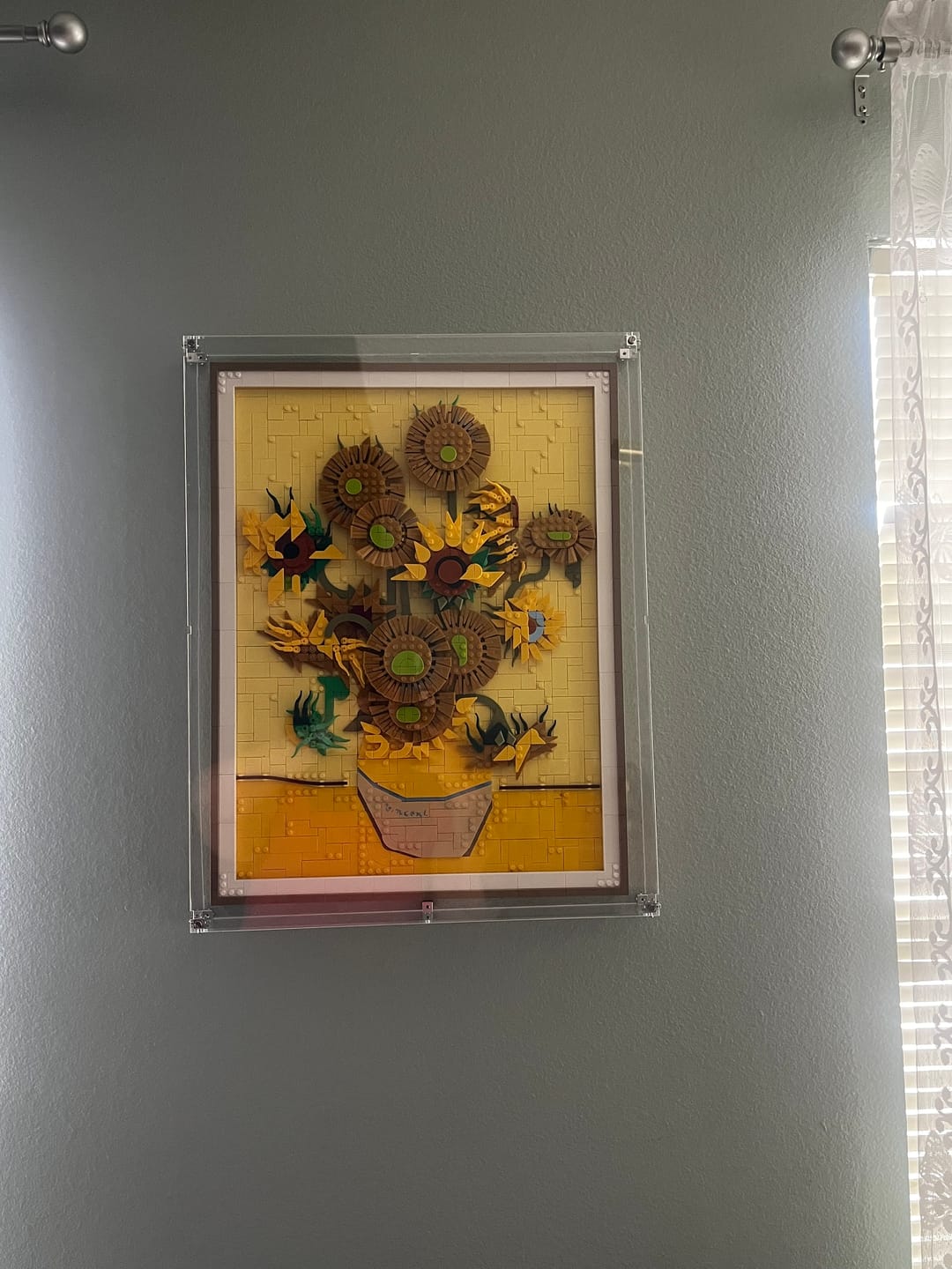 Customer photo review of Wall Mounted Display Case for LEGO® 31215 Art Vincent van Gogh – Sunflowers