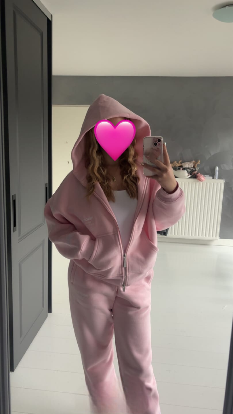 Customer photo review of LABEL STRAIGHT LEG SWEATPANTS LIGHT PINK