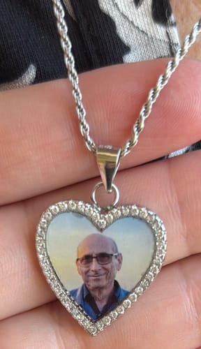 Customer photo review of Collana Foto Cuore Personalizzata Contorno Zirconato e Maglia Corda