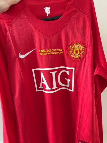 Customer photo review of Cristiano Ronaldo Manchester United 2008 Champions Leage Final Moscow Retro Long Sleeve Jersey