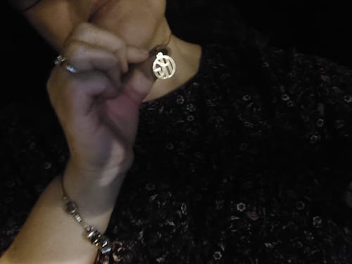 Customer photo review of Diseñado para ti | Collar con Monograma a Medida