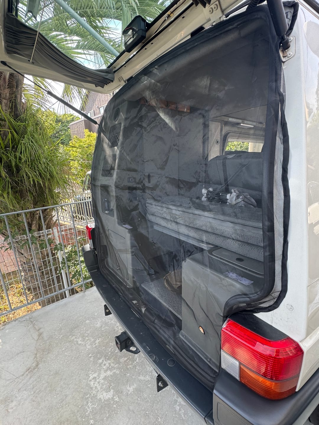 Customer photo review of Magnetic Mosquito Net for VW T4 Eurovan Sliding Door + Trunk BLACK