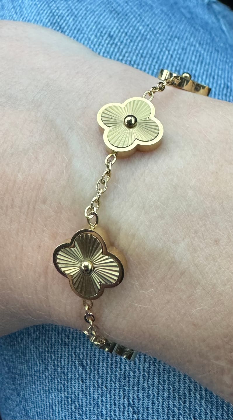 Customer photo review of Shine Clover Armband | 18K vergoldet