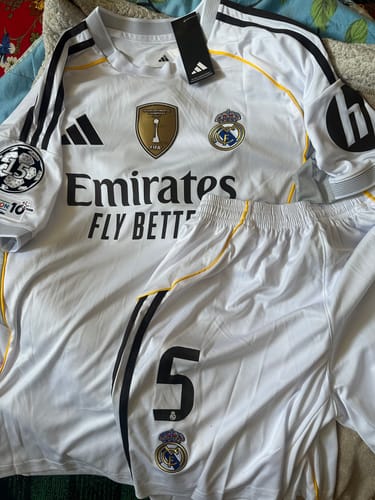 Customer photo review of Cristiano Ronaldo Manchester United 2002 2004 Red Retro Long Sleeve Jersey Trikot Maillot