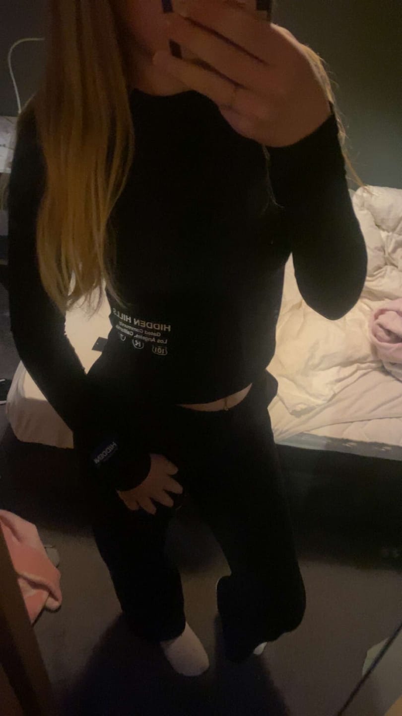 Customer photo review of LABEL LONGSLEEVE TOP BLACK