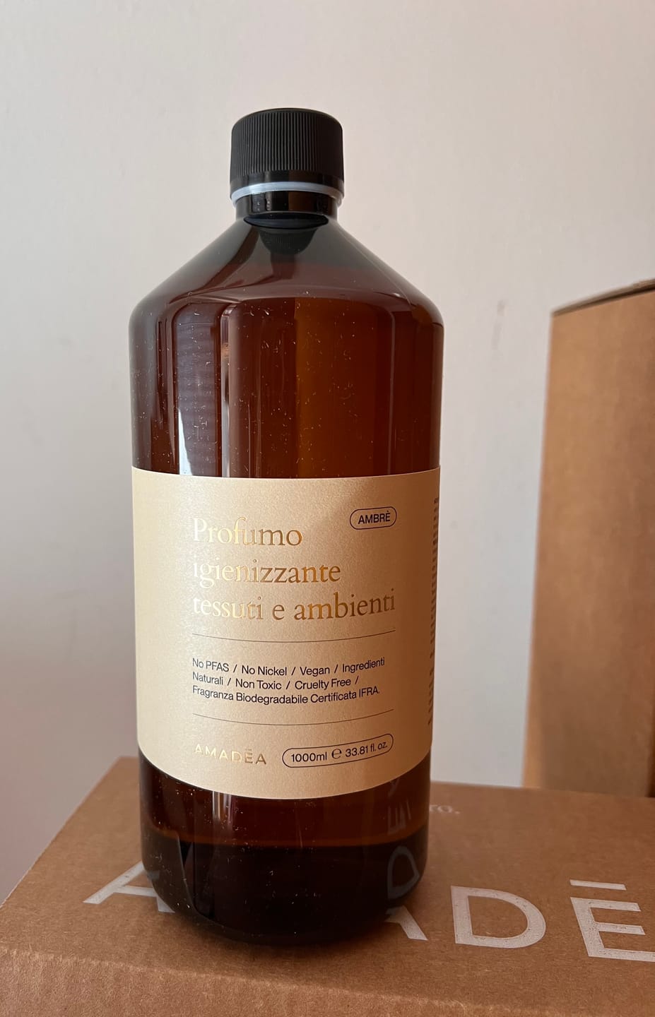 Customer photo review of Profumo "Ambre" igienizzante tessuti e ambienti - Ricarica da 1L