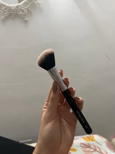 Customer photo review of RUNWAY COLLECTION - JL7 BROCHA PARA CONTORNO/ RUBOR