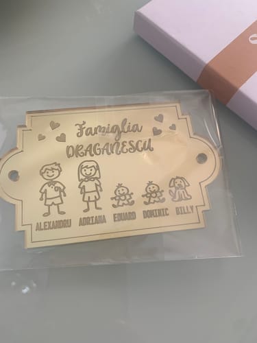 Roxana P. review of Fuoriporta Personalizzato con Nomi della Famiglia in Plexiglass image 1 out of 1