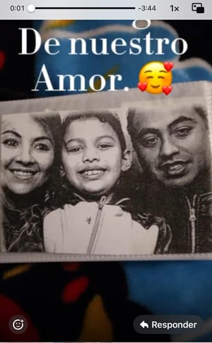 Customer photo review of Tu Historia en Música – Emoción Garantizada