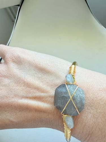 Customer photo review of Bracelet " Protectrice " en Labradorite