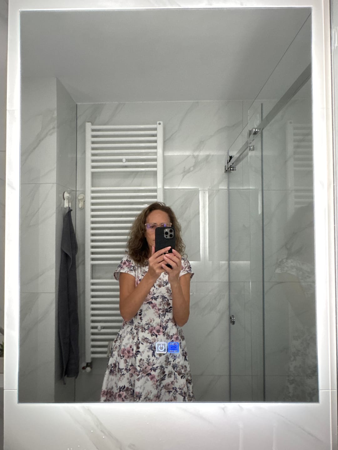 Customer photo review of Oglinda LED Verticala, Touch LED, Dimare, Dezaburire, LED 6000K Rece - Gama Ambient Model 1