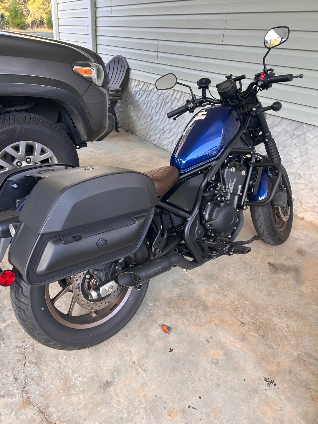 Customer photo review of 28L - Pantheon Medium Quick Mount Honda Rebel 500 Motorcycle Saddlebags