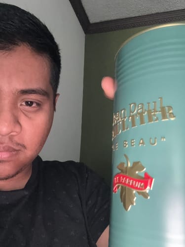 Reseña con foto de un cliente sobre Perfume Jean Paul Gaultier Le Beau Le Parfum EDP