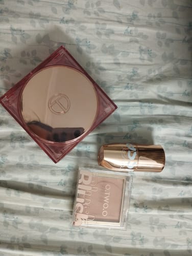 Customer photo review of O.TWO.O GLOW COLOR BOUNCE MOUSSE BLUSH