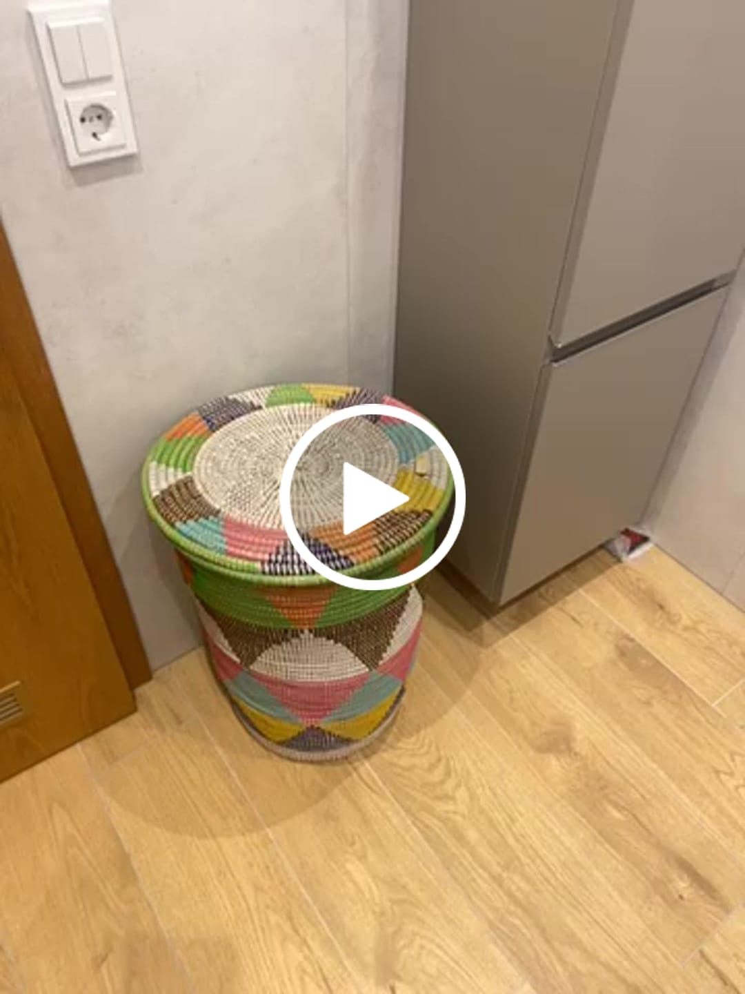 Customer video review of Wäschekorb mit flachem Deckel - large – Khaliss