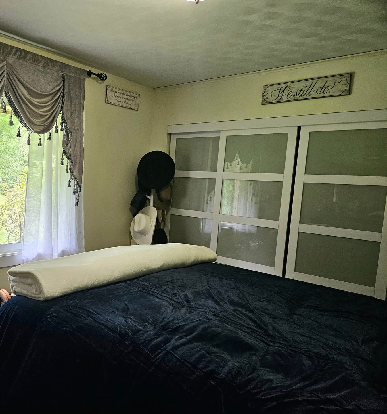 Customer photo review of Amorgos Fine Velvet Bedding Set