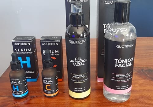 Customer photo review of Kit 4 Pasos (24% OFF) : 1 Limpiador Facial 235 ml + 1 Tónico Facial 350 ml + 1 Serum Vitamina C 30ml + 1 Serum Ácido Hialurónico 30ml