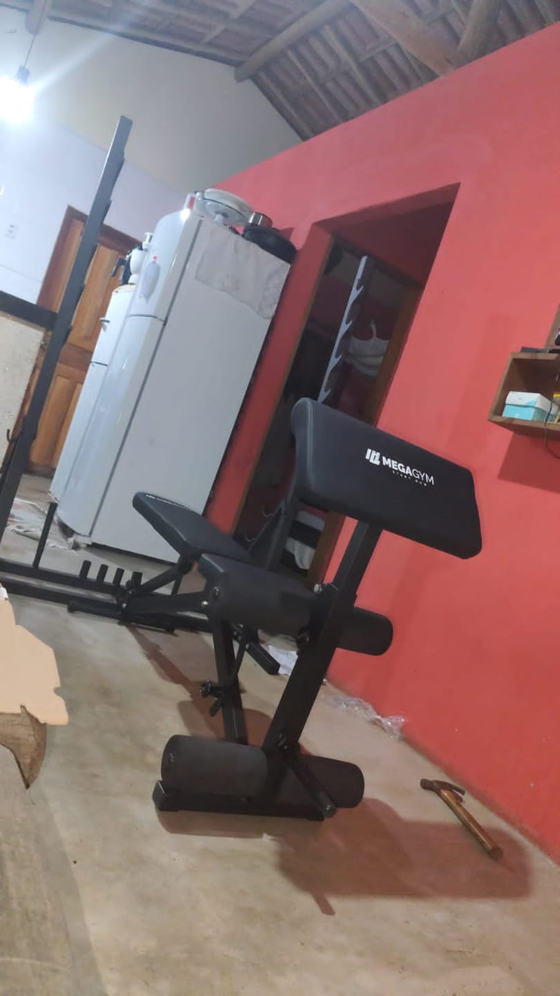 Customer photo review of Banco Regulável 10x1 com Cadeira Extensora + Scot + Rack Agachamento
