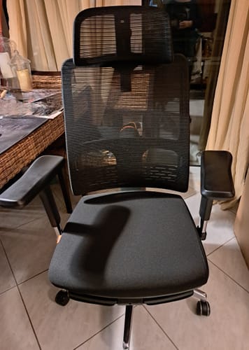 Customer photo review of Newtral Magic H Ergonomic Office Chair with Auto-following Lumbar Support