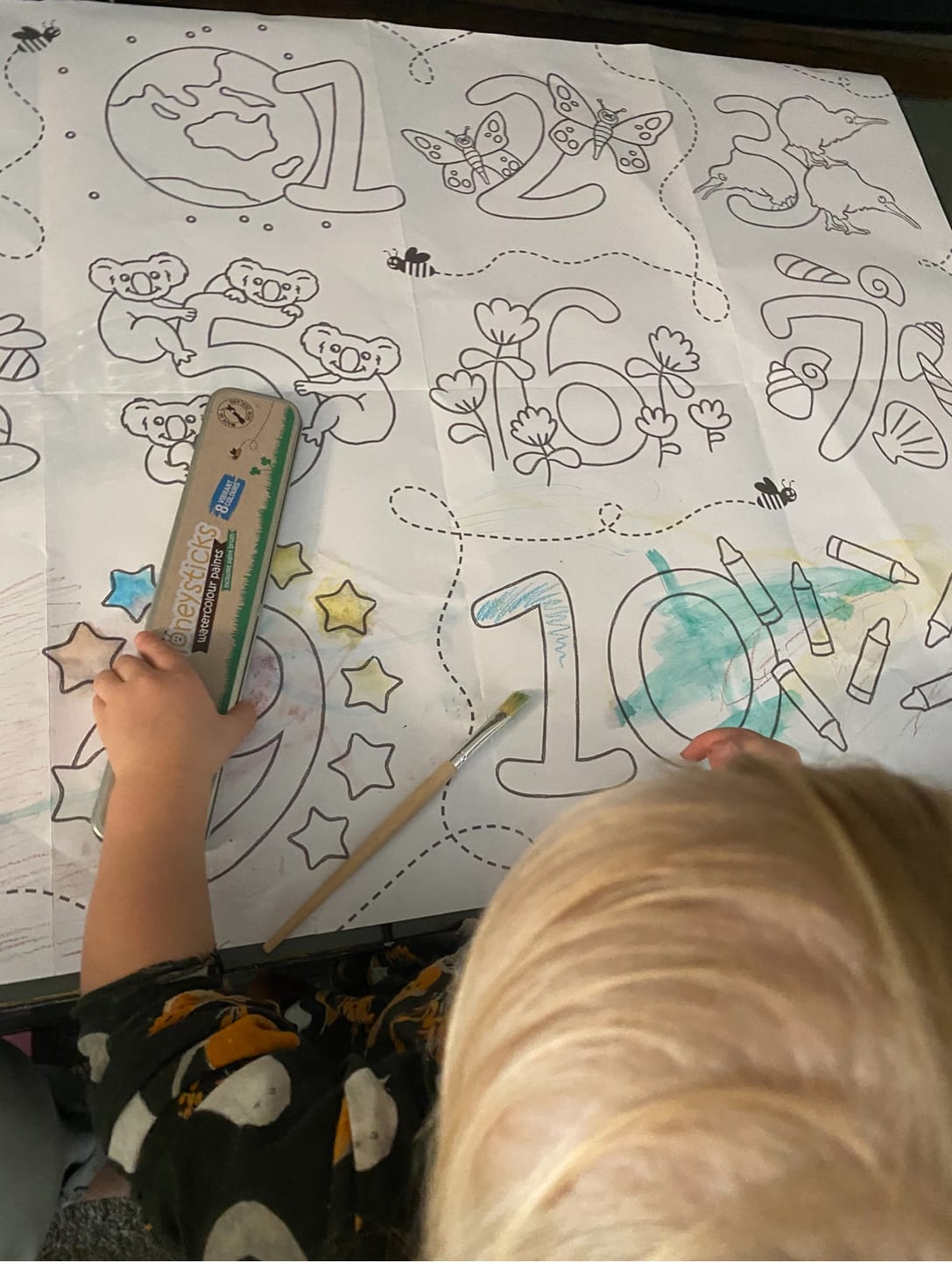 Customer photo review of Jumbo Posters and Paints Activity Set