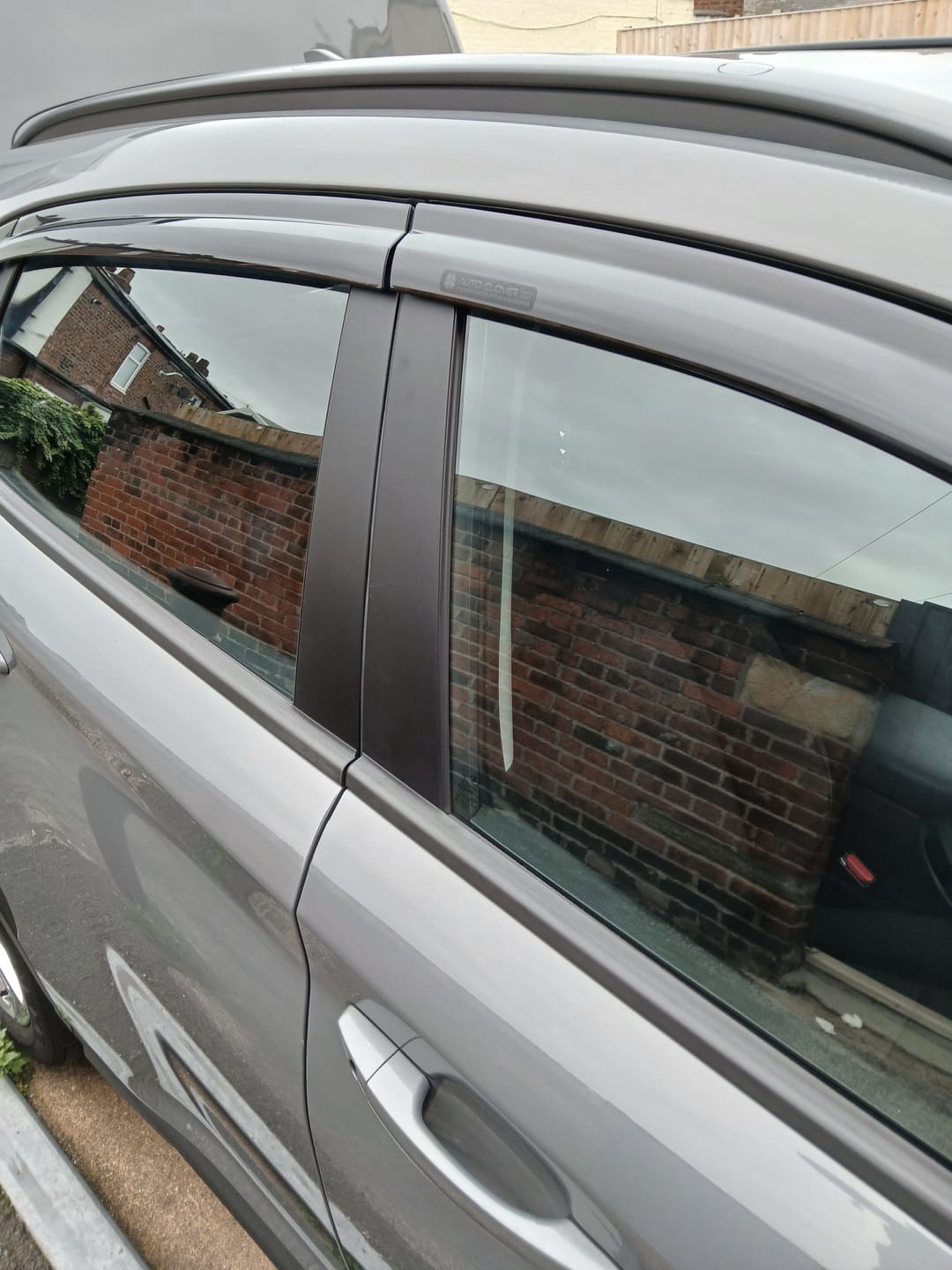 Customer photo review of Auto Clover Wind Deflectors Set for Hyundai Kona 2017 - 2023 (6 pieces)