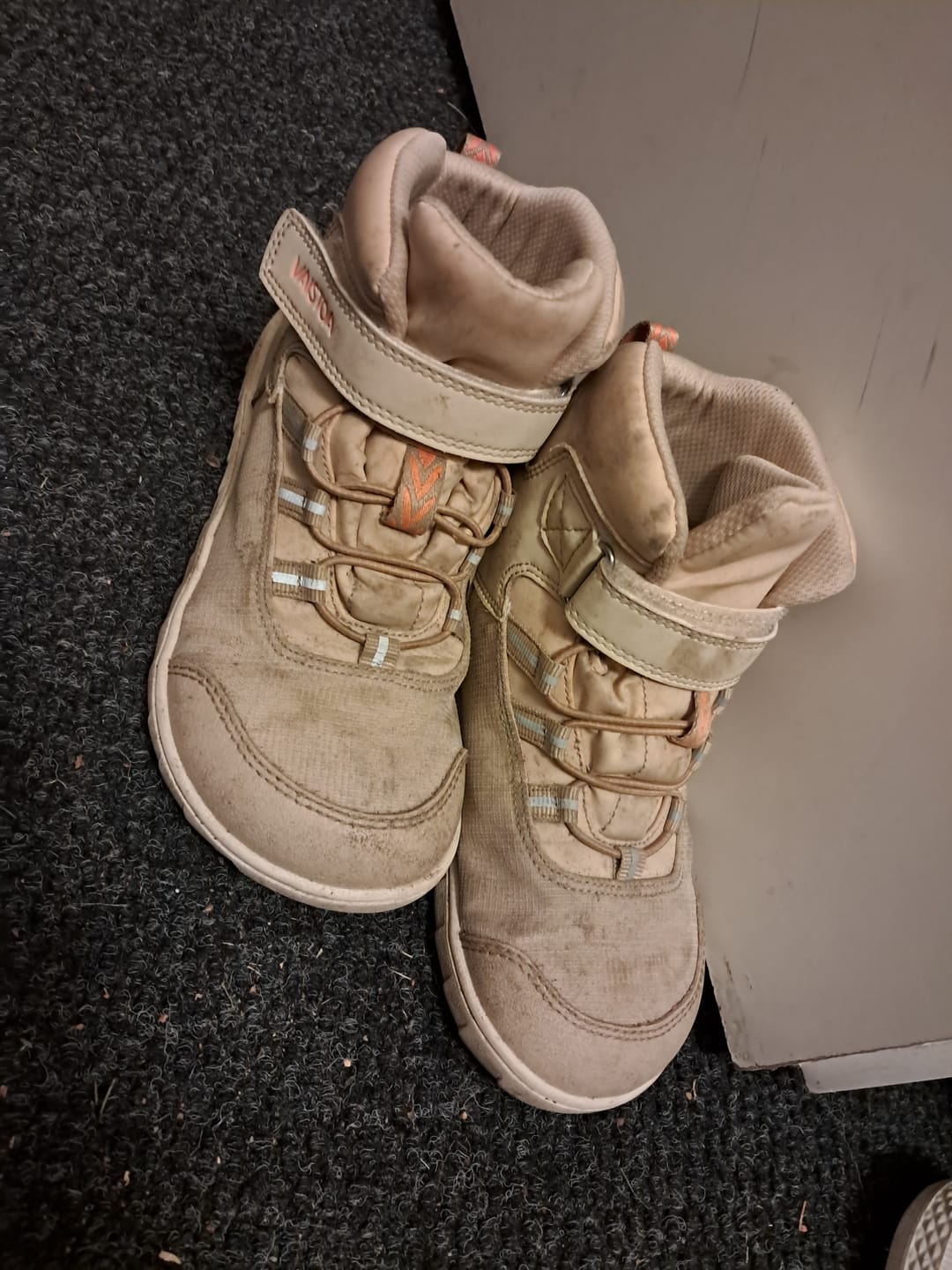 Customer photo review of Vaistoa Kaste lasten vedenpitävät paljasjalkakengät