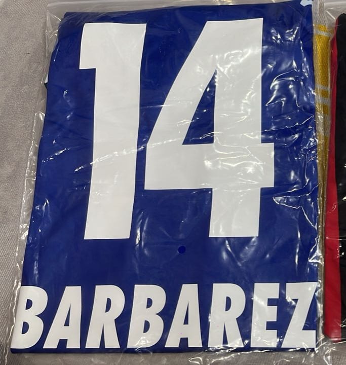 Customer photo review of Sergej Barbarez Hamburger SV Retro Heimtrikot 00-01 Rot Fusball HSV Retro Soccer Kit Football Jersey