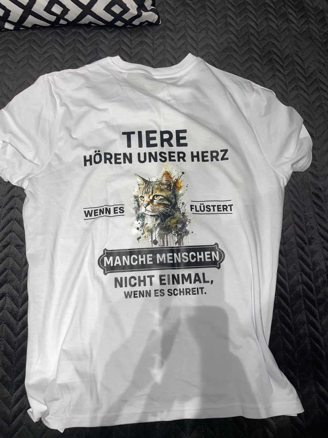 Customer photo review of Tiere hören unser Herz - Premium Shirt