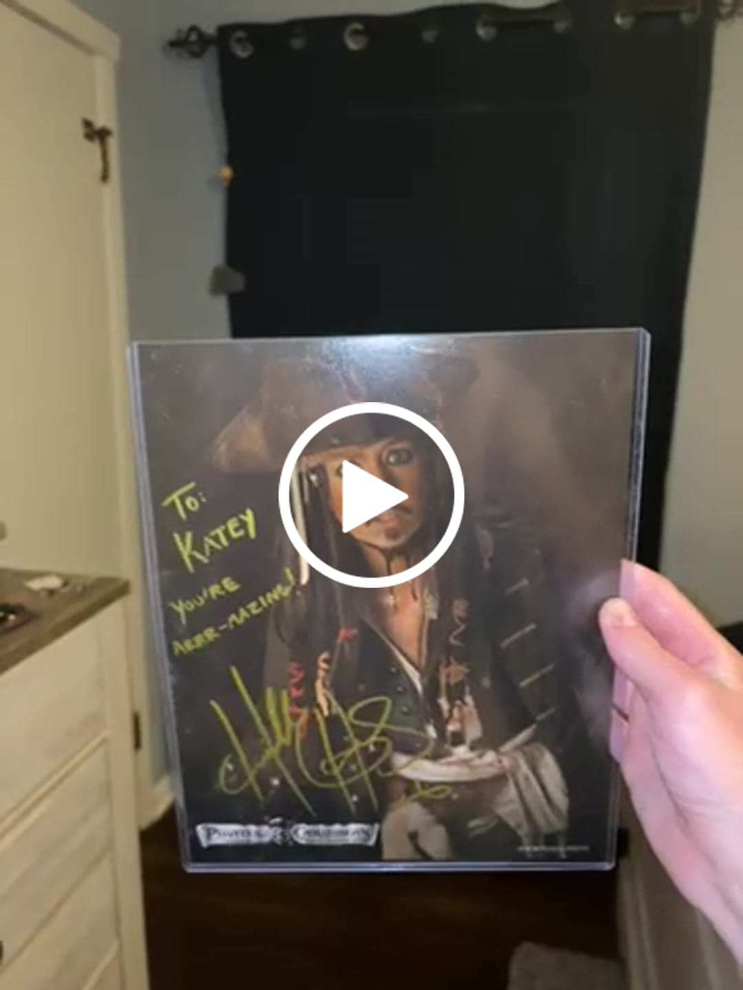 Customer video review of Hilly as Jack Sparrow │ Autographed Photo 8x10