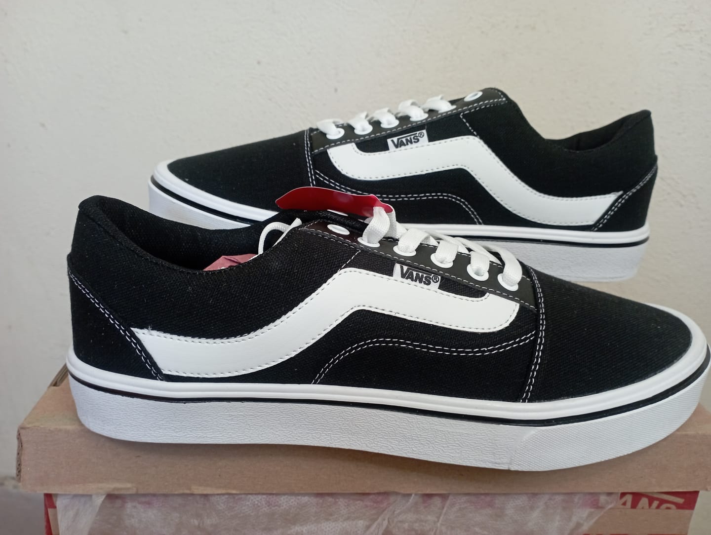 Customer photo review of Tenis 175 Choclo Negro Blanco