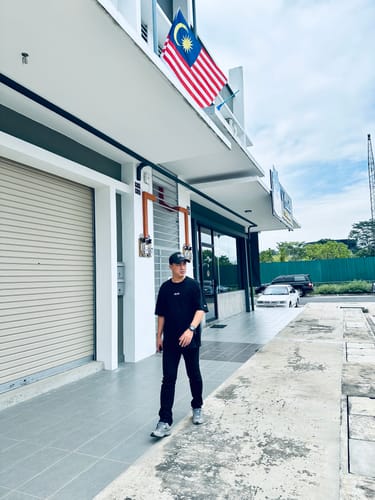 Customer photo review of New Era Basic Black Oversized Short Sleeve T-Shirt