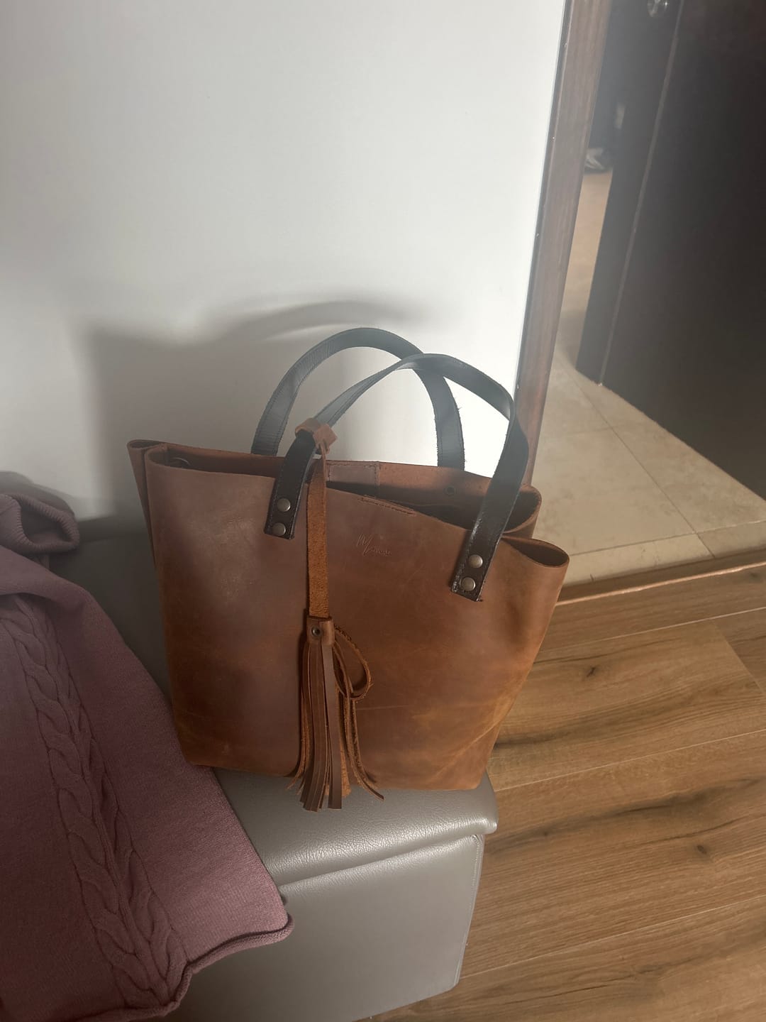 Customer photo review of Bolso Tote Cuero Praga Plus+ Crazy Café Doble Vista