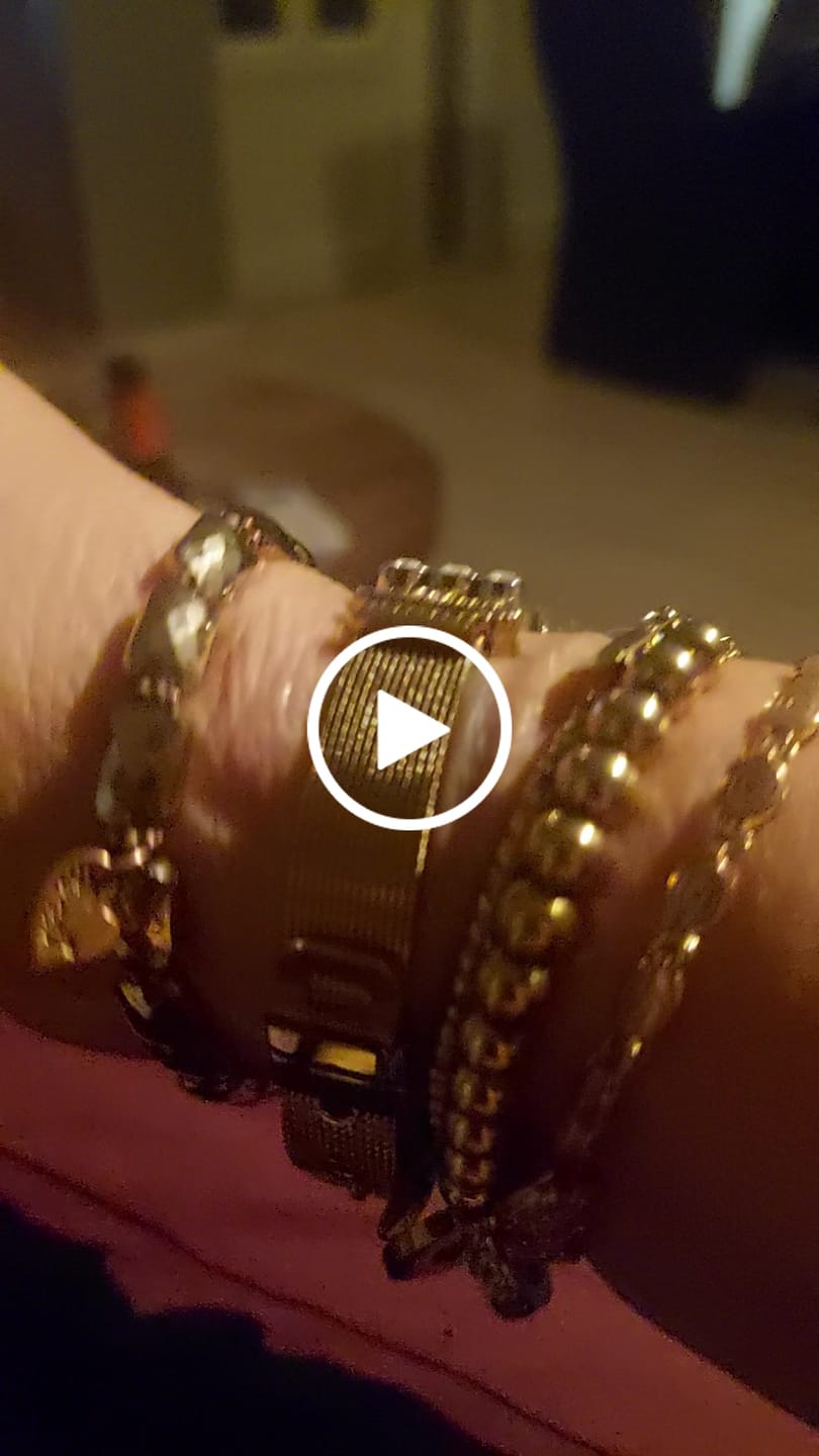 Customer video review of Mesh bracelet gold