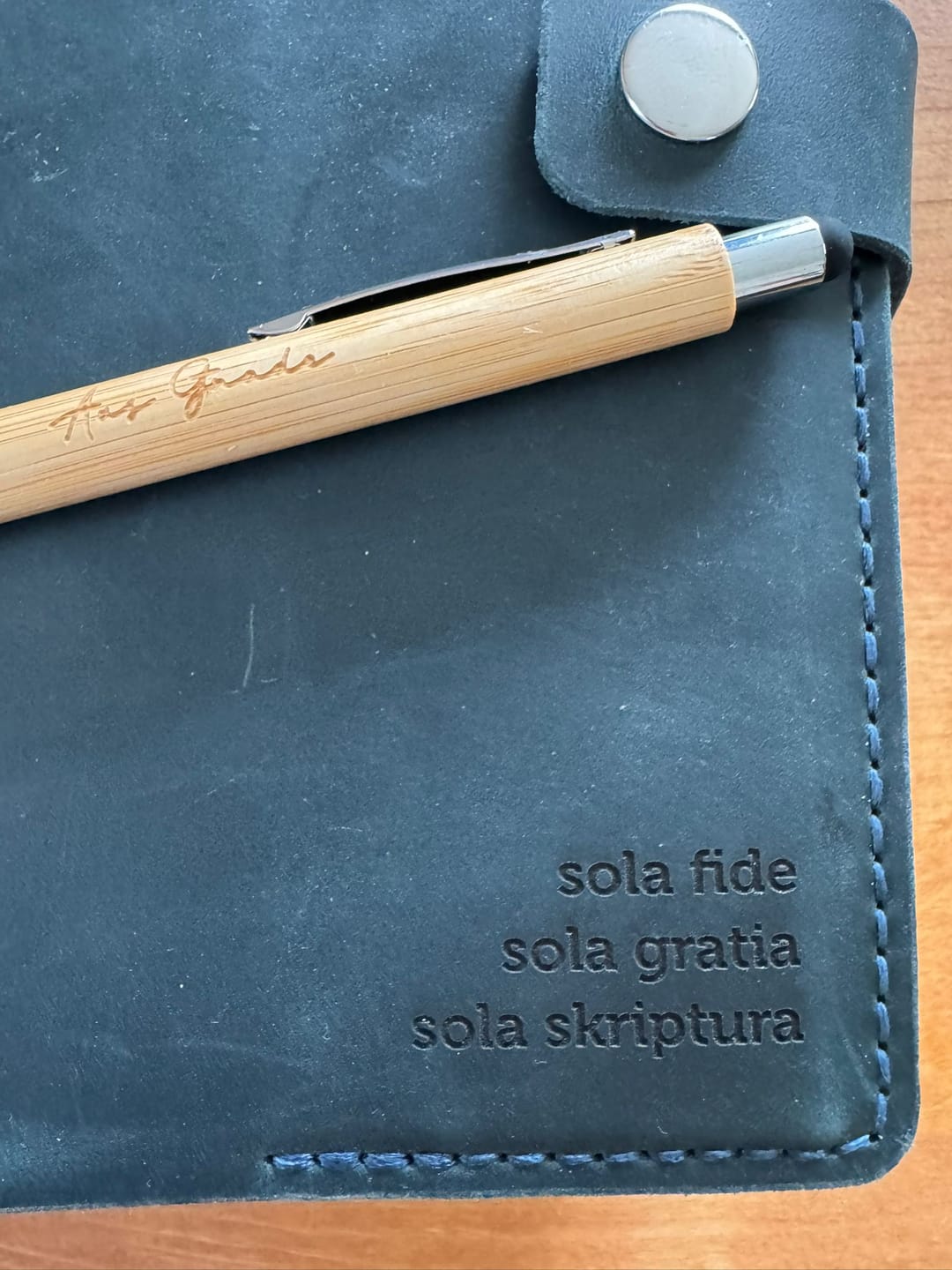 Customer photo review of Bibelhülle "Basic+" · echtes Leder · Individuelle Größen · handmade Bibelhülle nach Maß · optionale Gravur