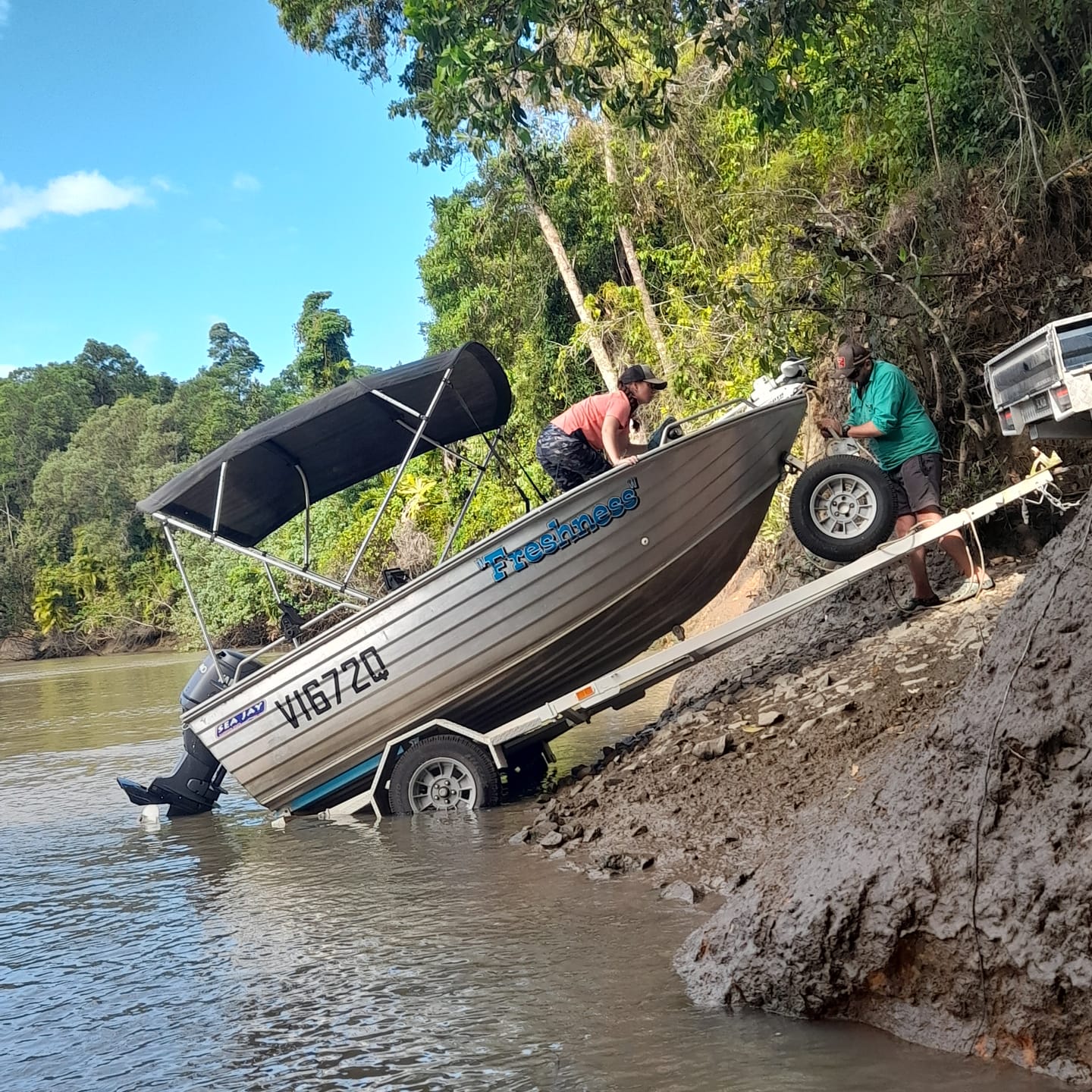 Customer photo review of X-BULL Electric Winch 5000LBS 12V 15.2M Synthetic Rope Wireless ATV UTV 4WD Boat