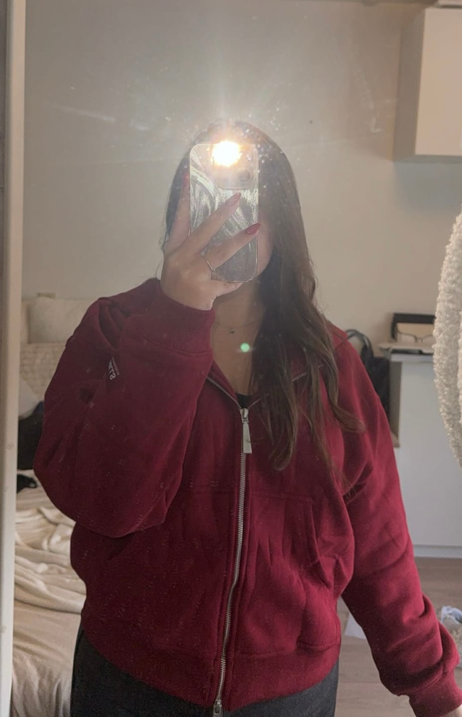 Kundenbewertung mit Foto von LABEL ZIP HOODIE BURGUNDY