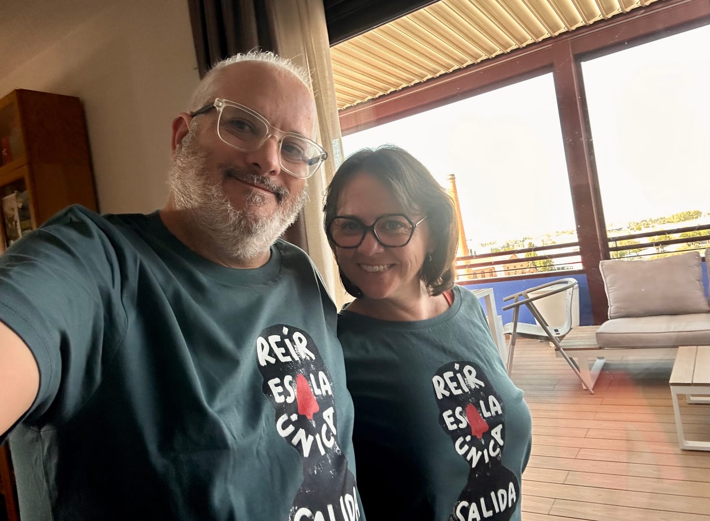 Customer photo review of Camiseta "Reír es la única salida"
