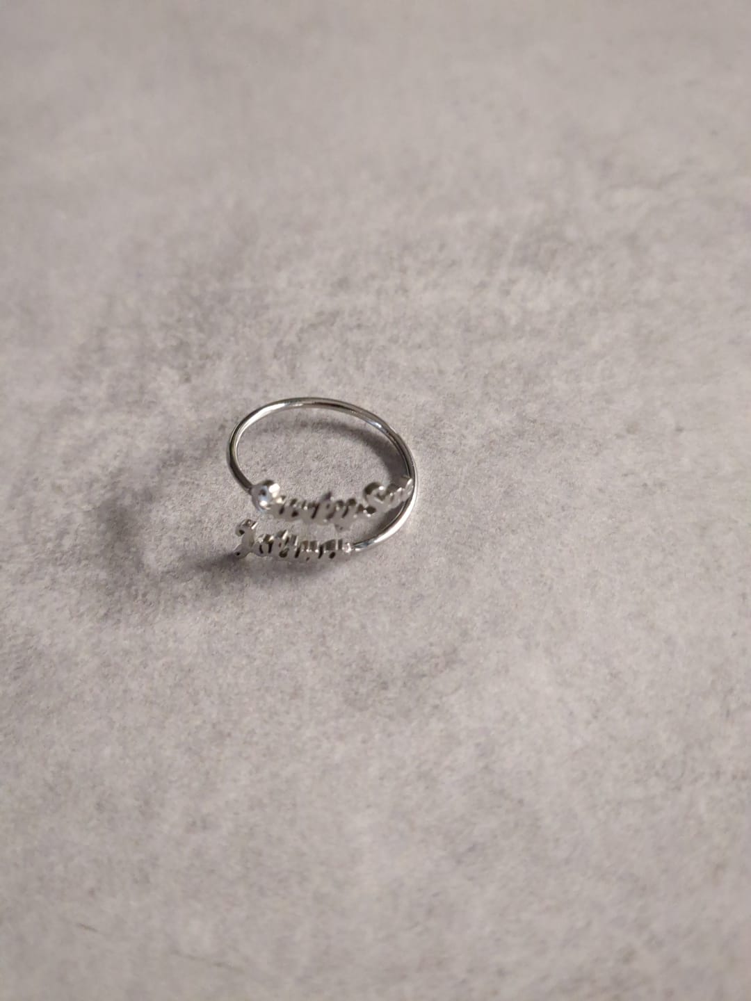 Customer photo review of Ring mit zwei personalisierten Namen