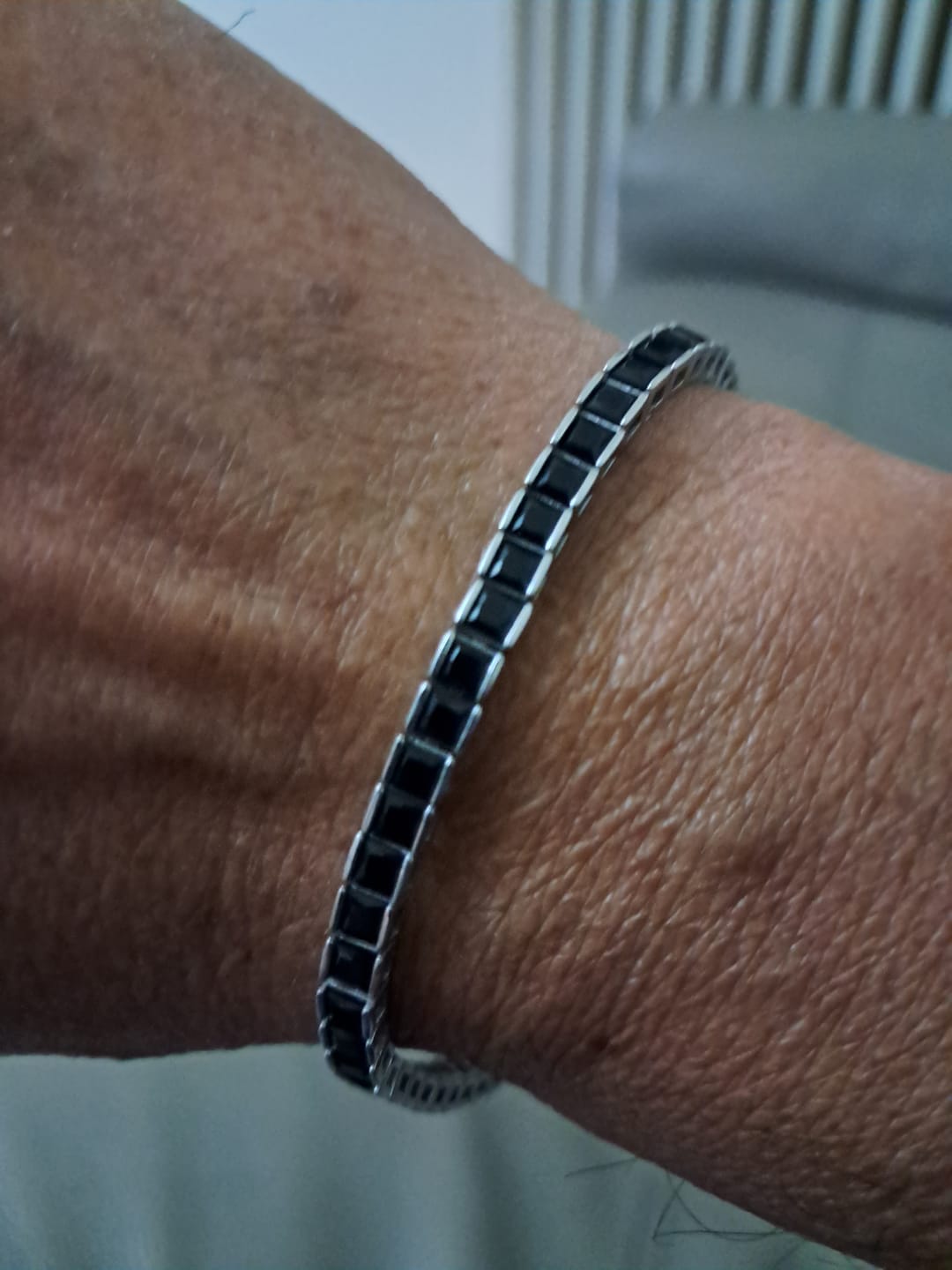 Customer photo review of Bracciale tennis pietre nere taglio carrè 4mm