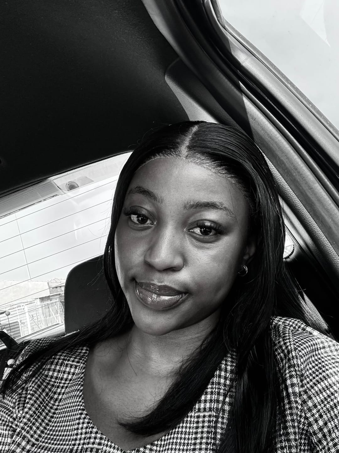 Customer photo review of Wear And Go Pre-Bleached Double Drawn Bob With 7 X 5 Closure