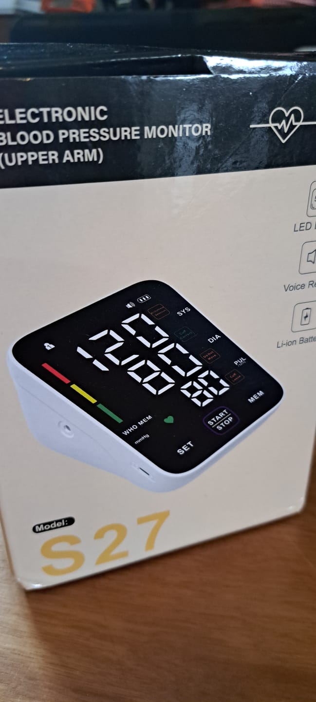 Customer photo review of Zeer nauwkeurige bovenarm bloeddrukmeter / meten via bovenarm / detectie van hartritmestoornissen / met slimme geheugenfunctie voor thuisgebruik (bloeddrukmeter)