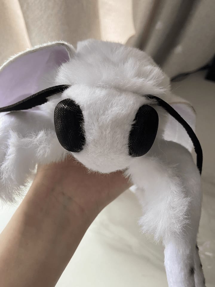 Customer photo review of Realistic Fall Webworm Moth Plush – Soft, Detailed, and Perfect for Nature Enthusiasts