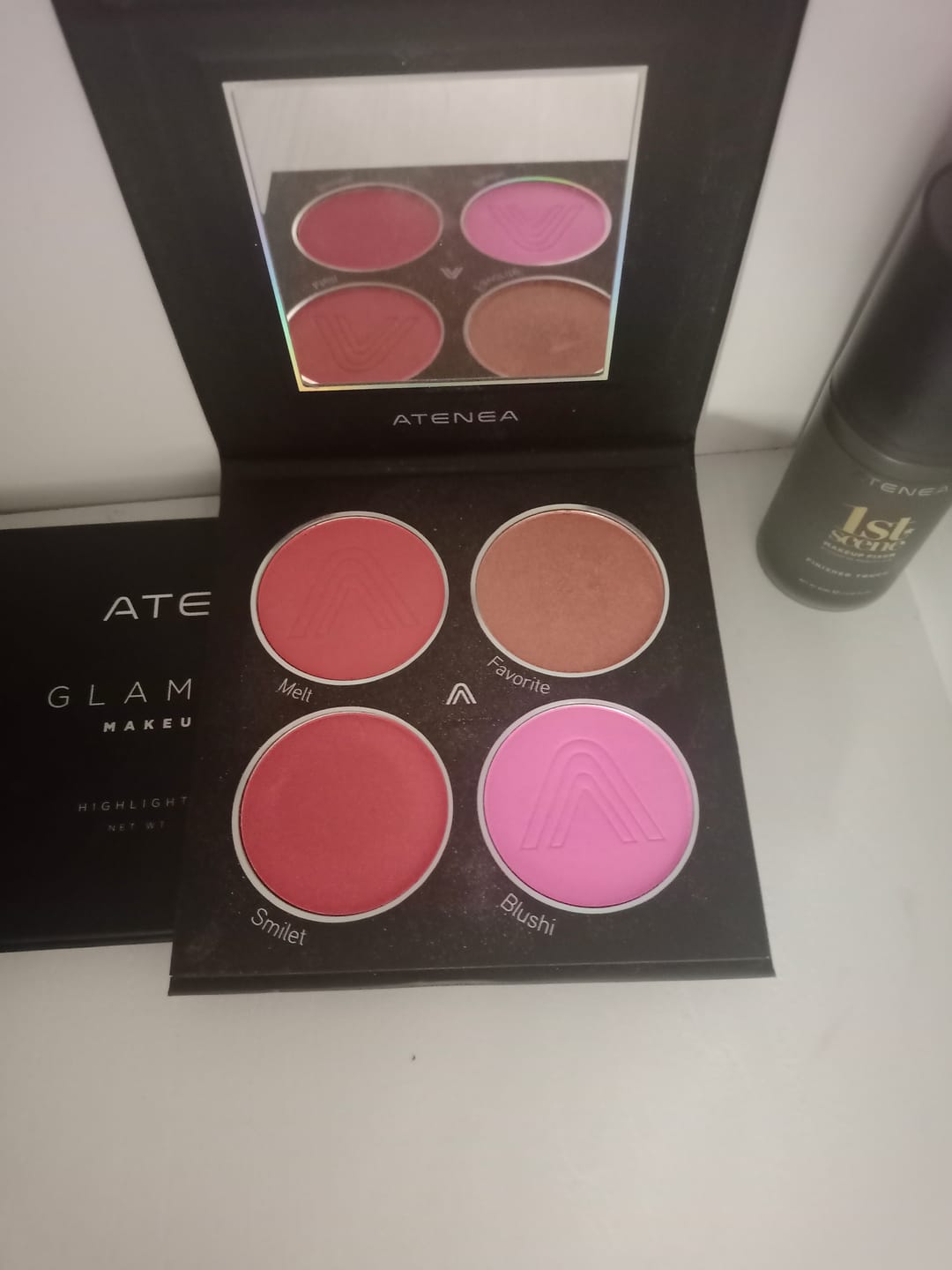 Customer photo review of PALETA DE RUBORES GLAMBLACK