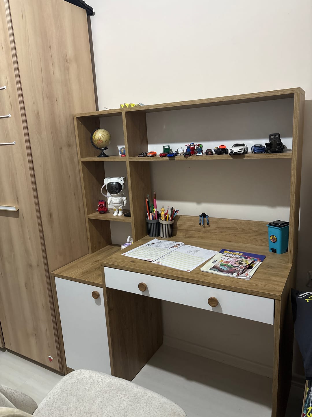 Customer photo review of Rani EE101 Aynalı Vestiyer Modern Portmanto Duvar Askısı Ayakkabılık Renk: Beyaz - S. Ceviz