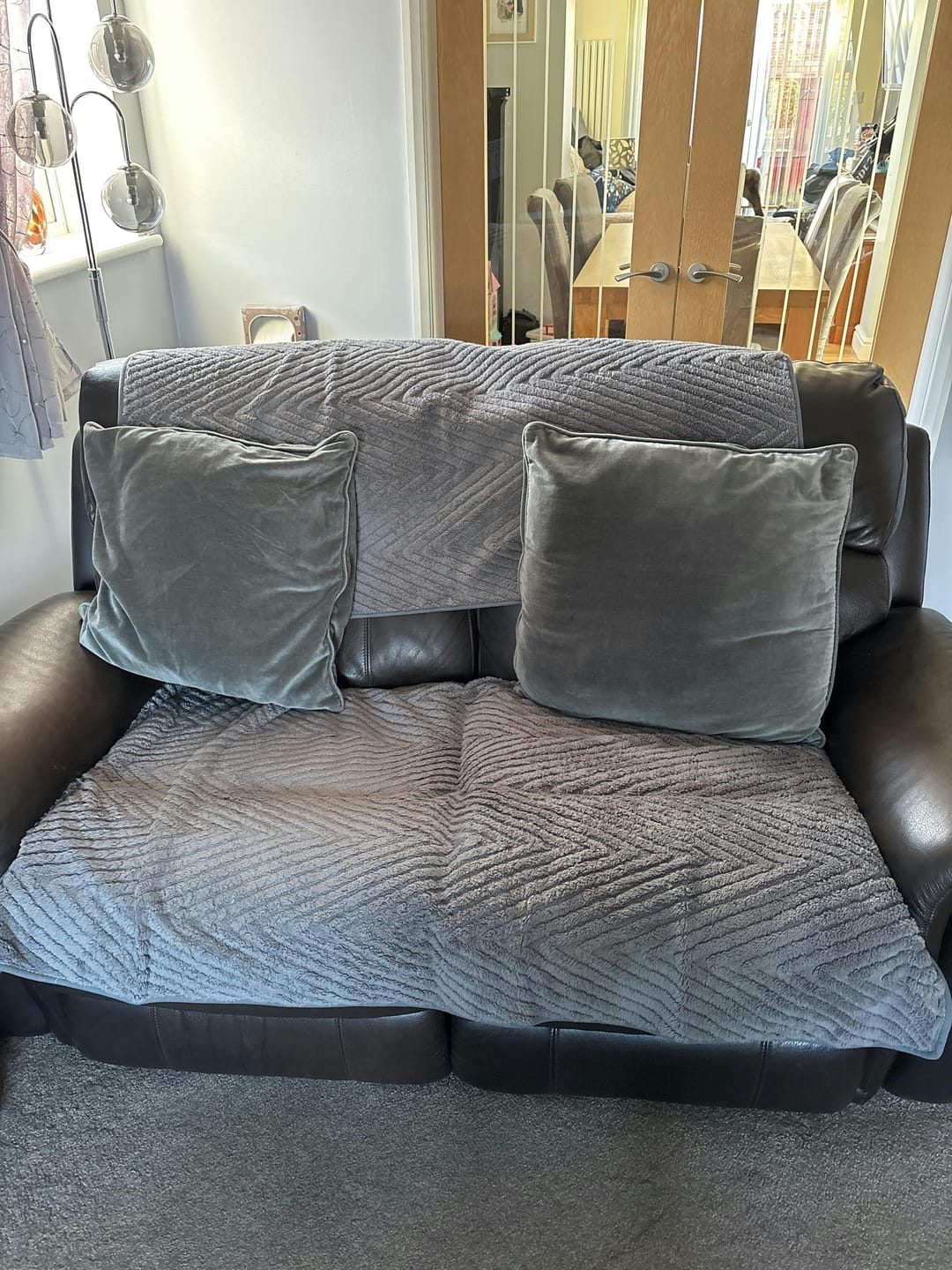 Customer photo review of SnugGrip - Honden Bankhoes Antislip Pluche