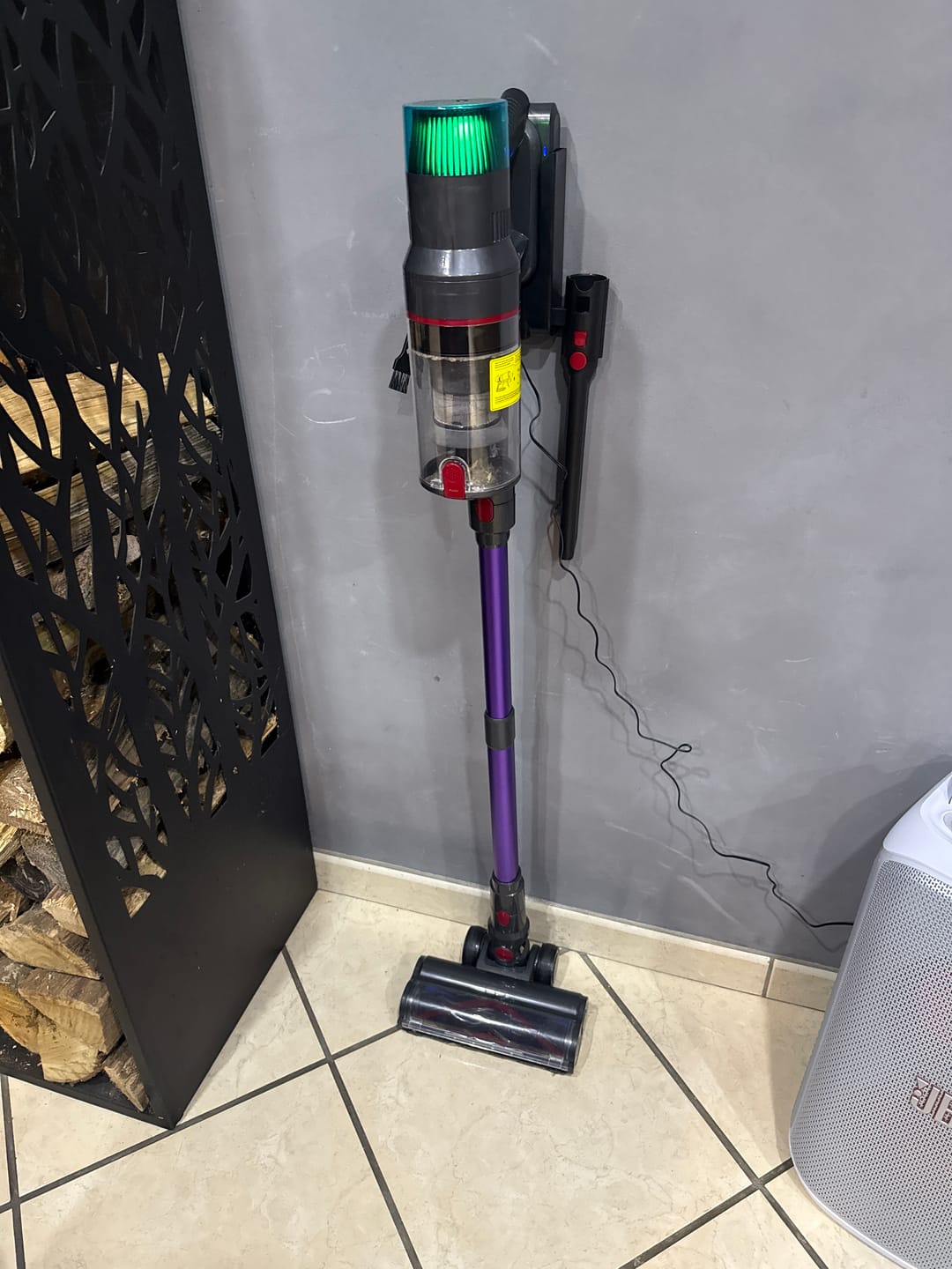 Customer photo review of Aspirateur balai V1 Pro – Moteur ultra-puissant 100 000 tr/min pour une performance exceptionnelle