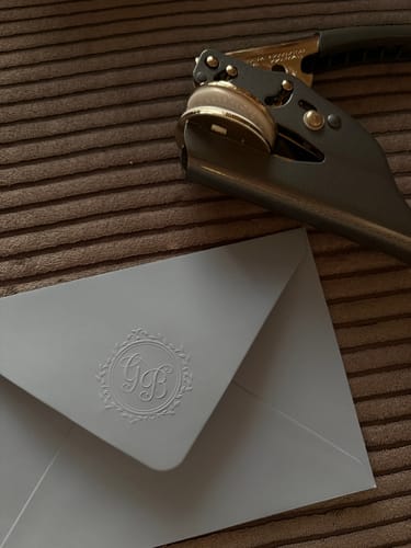 Customer photo review of Personalisierter Prägestempel mit anpassbaren Initialen - Modell "Prestige"