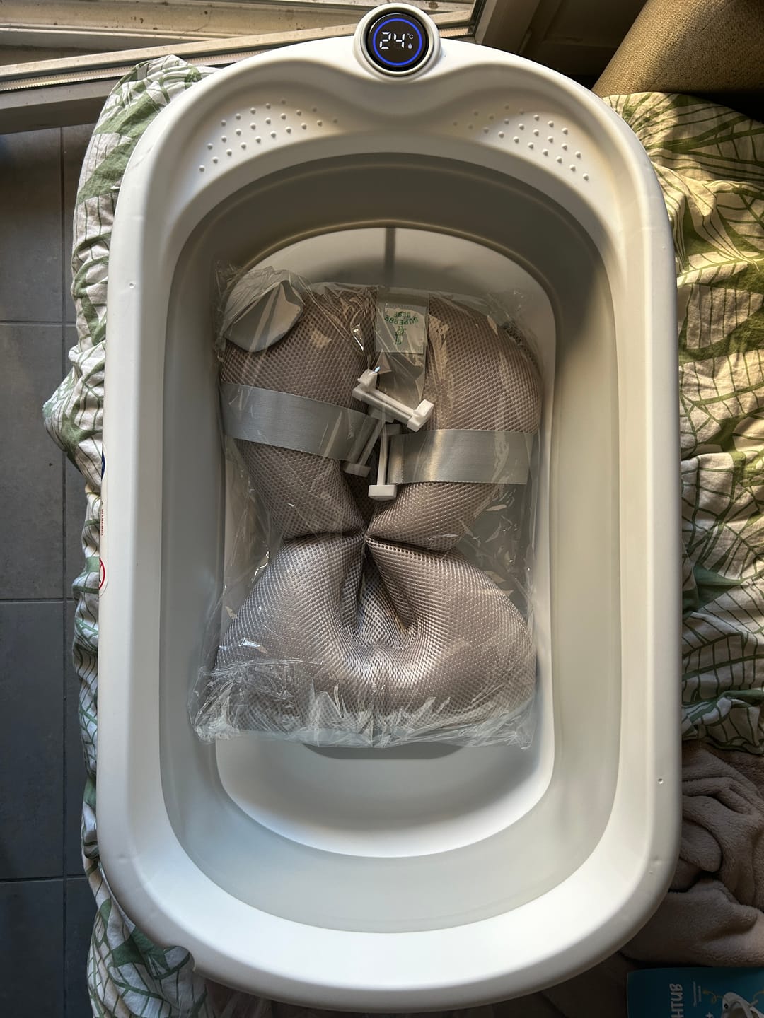 Customer photo review of Baignoire bébé pliable CLOUD - Thermomètre et coussin inclus