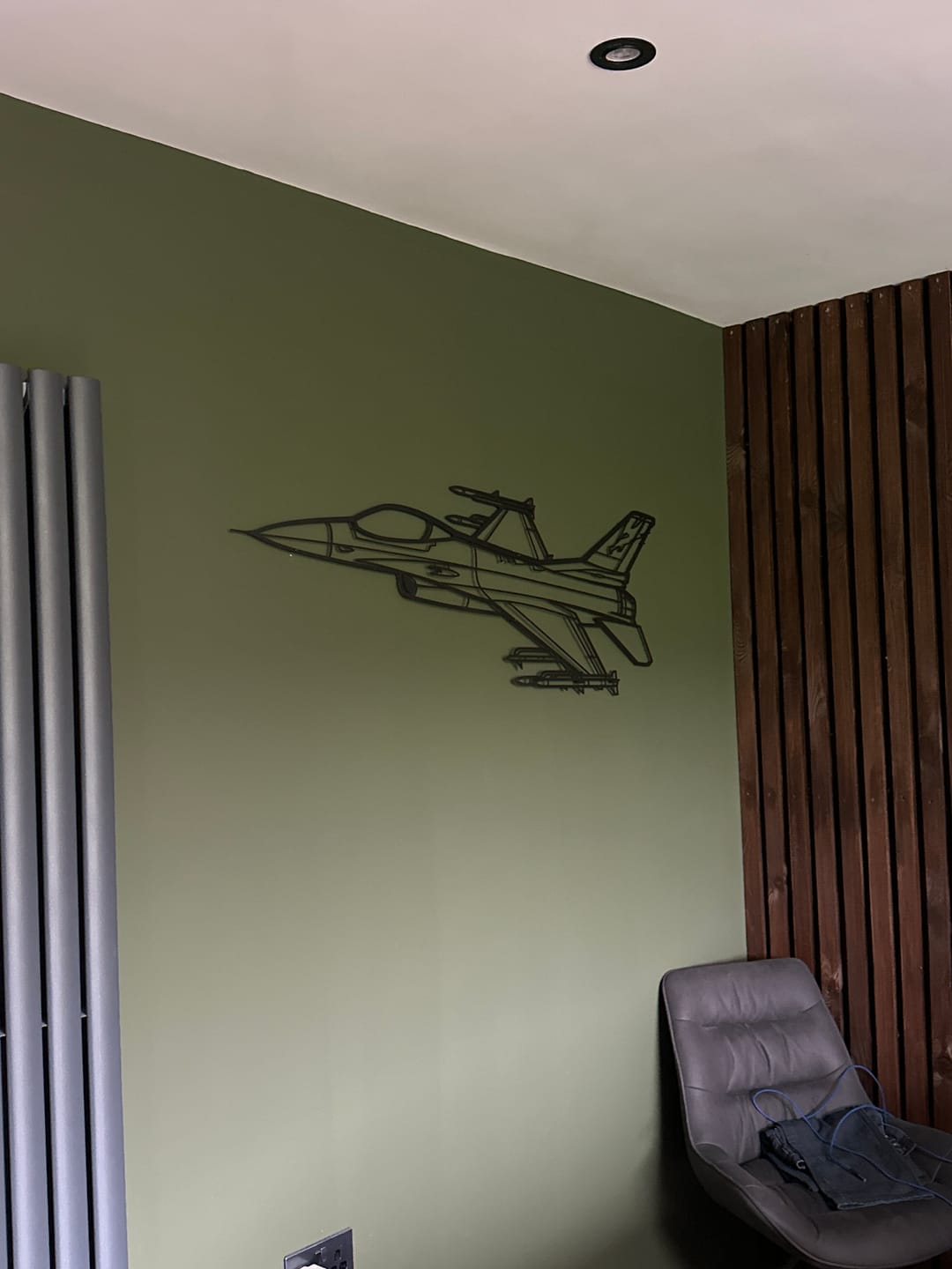 Customer photo review of F-16C Fighting Falcon Angle Silhouette Metal Wall Art
