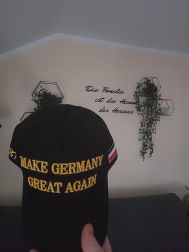 Customer photo review of ⬛️⬜️🟥 "MAKE GERMANY GREAT AGAIN" Kappe in schwarz mit goldener Schrift